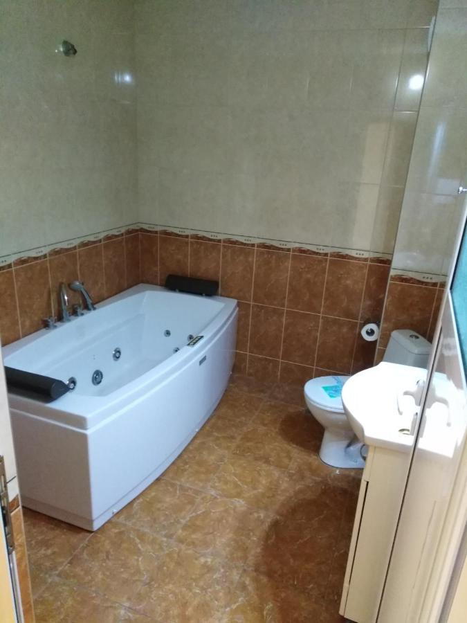 Хотел Златна Котва Kazanlŭk Exterior foto